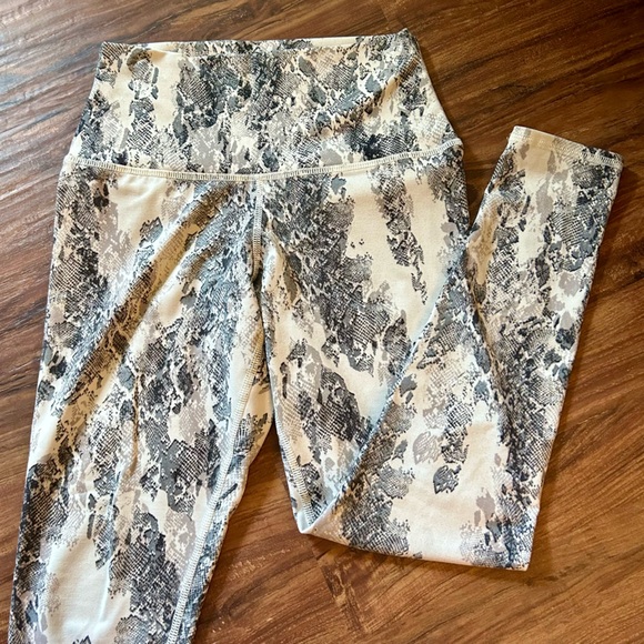 EVCR Snakeskin print Leggings / Yoga Pants - Picture 3 of 4